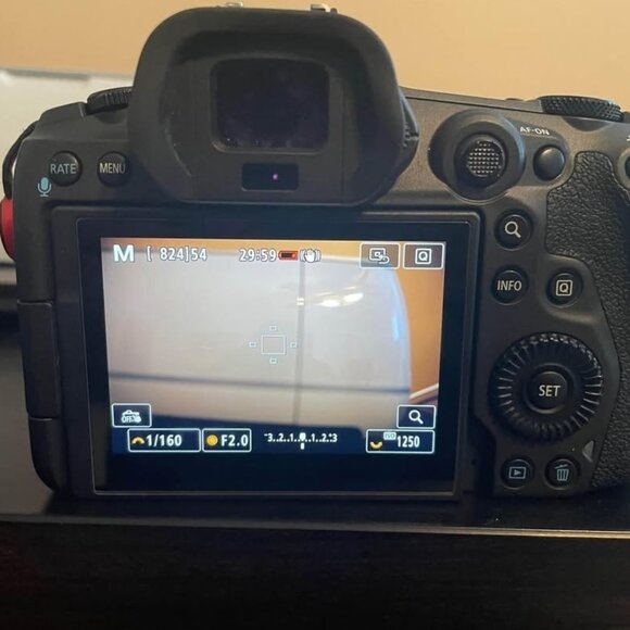 Canon EOS R5 Camera - Picture 4 of 11